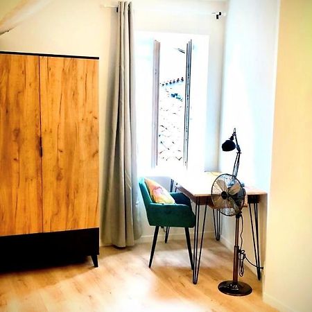 Une Maison Design Dans Le Centre Ville Foix Exterior photo
